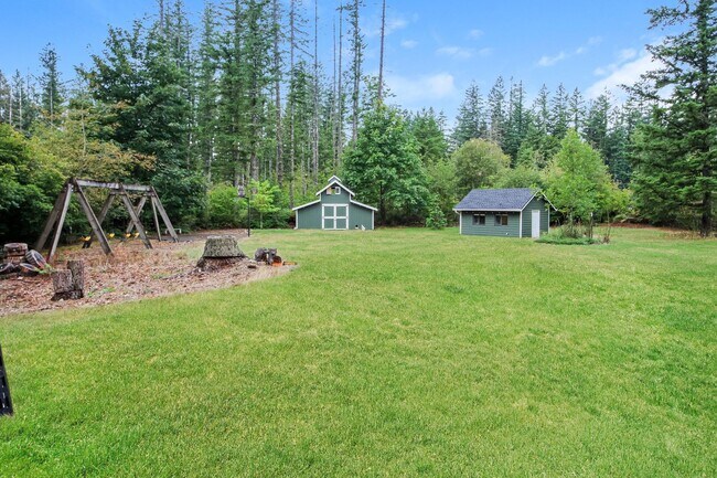 Building Photo - Move in Special! Ravensdale 3 Story,on shy...