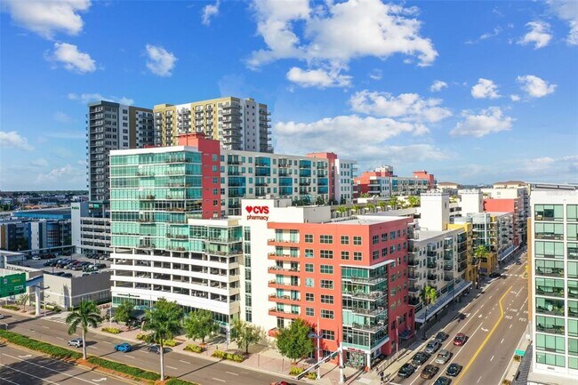 Building Photo - 1120 E Kennedy Blvd