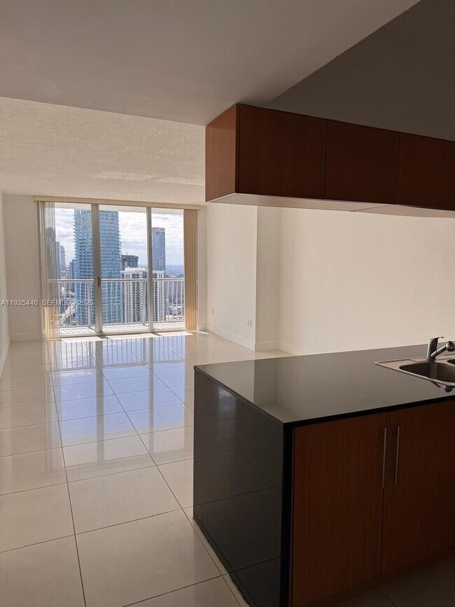 Building Photo - 1750 N Bayshore Dr