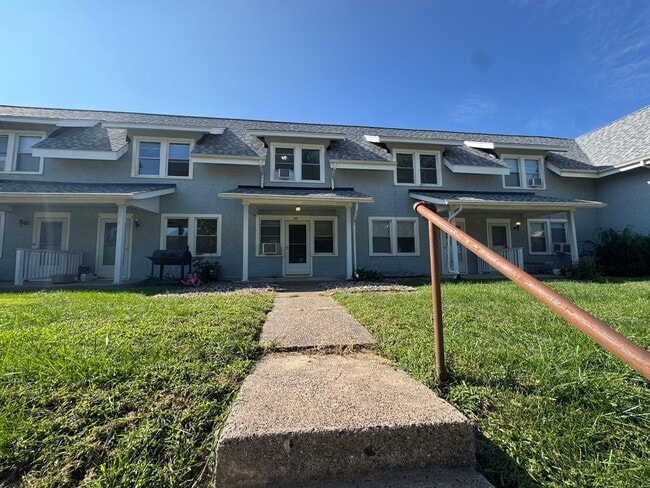 Primary Photo - For Rent – Pet-Friendly 2 Bed, 1 Bath Town...