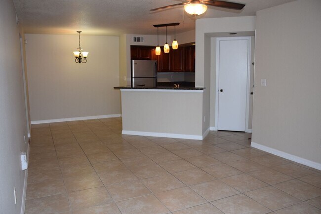 Building Photo - Limited-Time Offer! Rent on or before Mond...