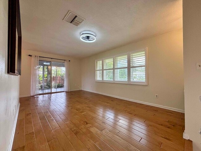 Building Photo - 320 Kenzel Ct
