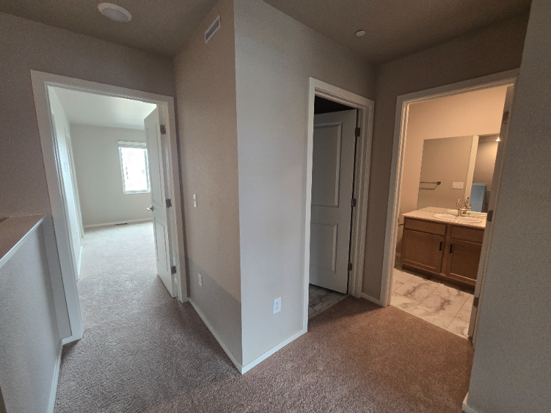 Building Photo - 4824 River Roads Dr