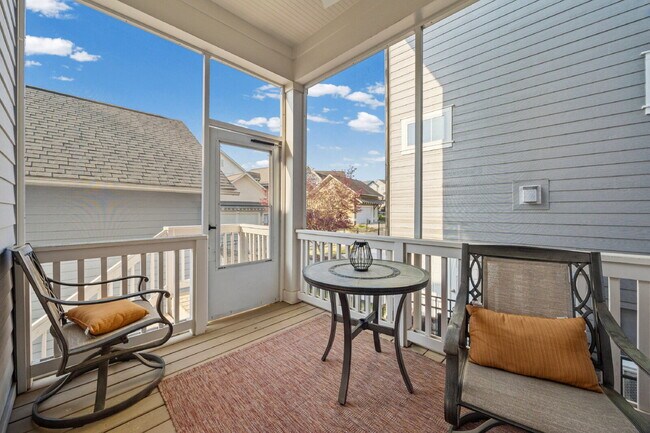 Building Photo - Fully Furnished 3BR Retreat in Riverwalk | Office + Screened Patio