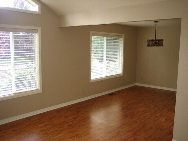 Building Photo - 5044 Summerfield Dr SE