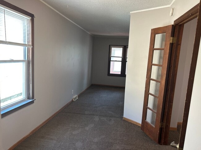 Building Photo - Spacious 3 bedroom 1 Bathroom House Available May 1st!