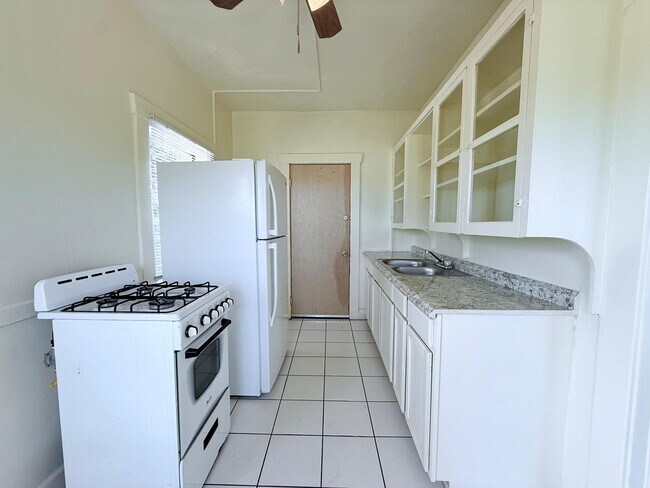 Primary Photo - 2010 Broward Ave