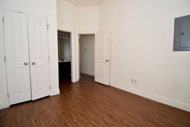 Building Photo - Pine Grove Apartments