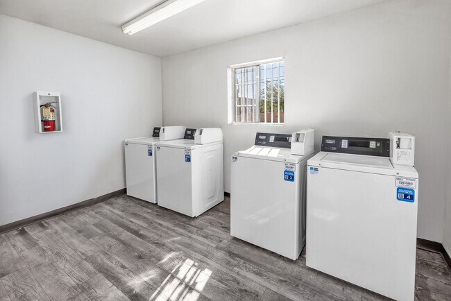 Building Photo - 45 N Phyllis