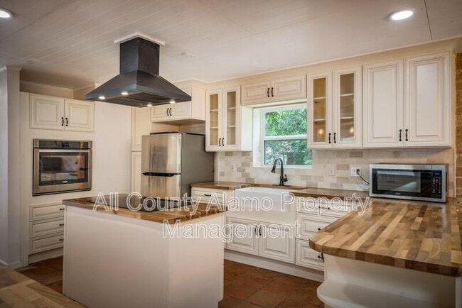 Building Photo - 211 Beechwood Ln