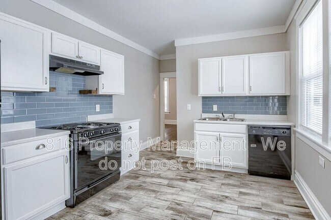 Building Photo - 800 E 33rd St