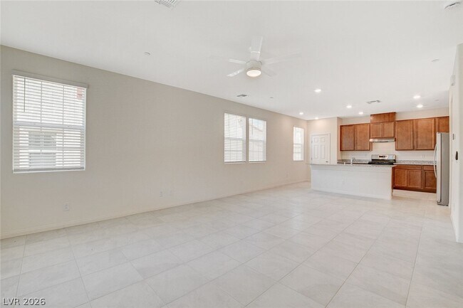 Building Photo - 2615 Esposende St