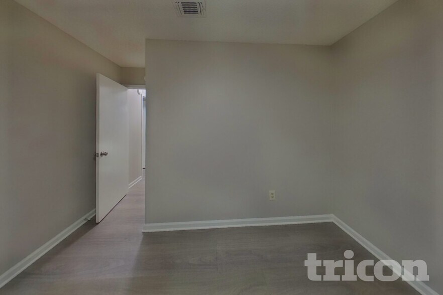 Building Photo - 3572 Raymur Villa Dr