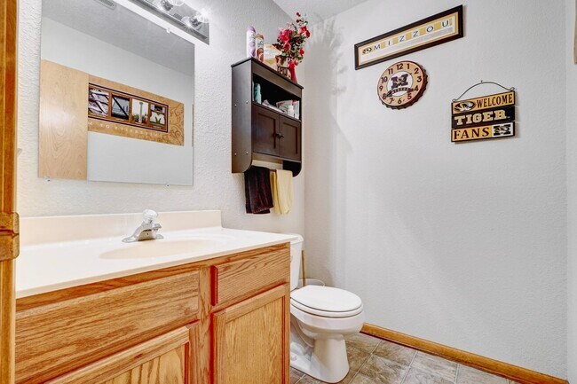 Building Photo - 3410 Zinnia Dr