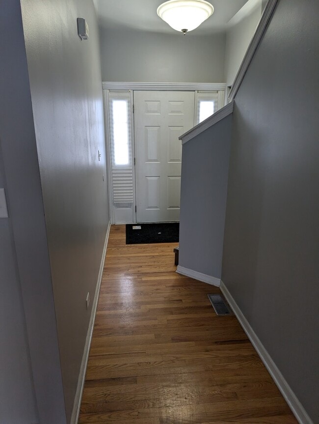 Building Photo - 1966 Alinda Ave