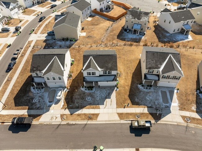 Building Photo - Small-Town Comfort Meets City Convenience | 2-Story Home for Rent | 4 Bedrooms, 2.5 Baths