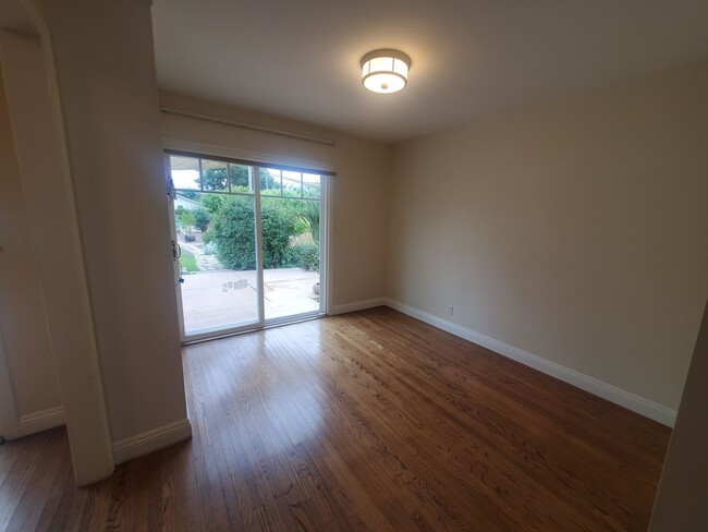 Building Photo - 1206 Drown Ave