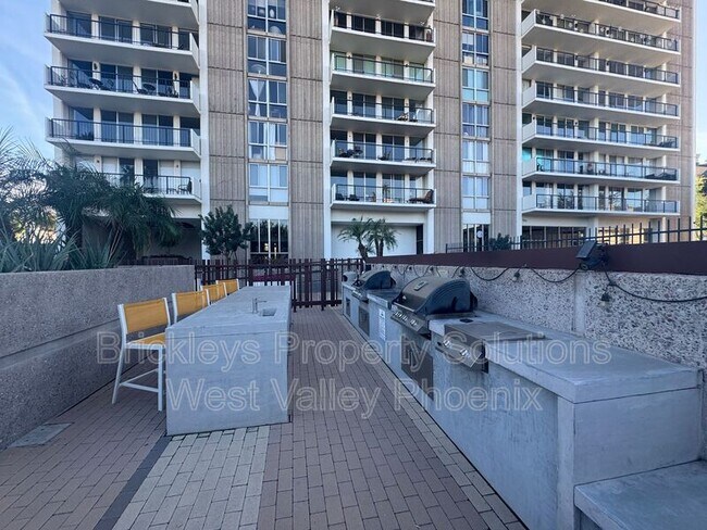 Building Photo - 2323 N Central Ave