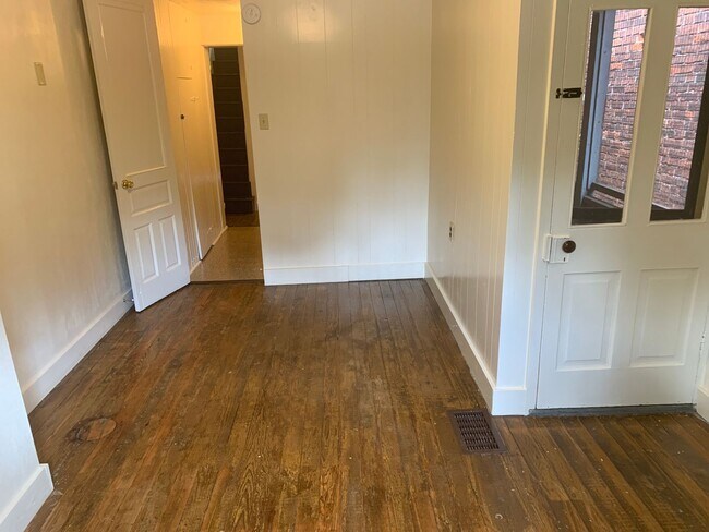 Building Photo - York City-3 Bedroom 1 Bath House