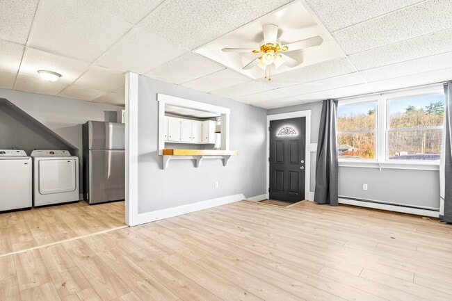 Building Photo - 547 White Mountain Hwy