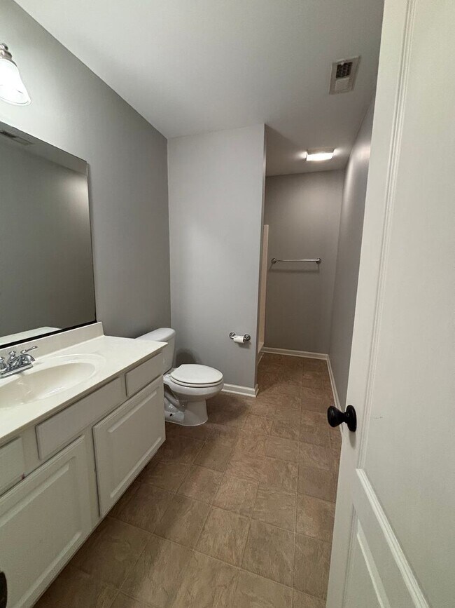 Building Photo - 402 Beaumont Cir