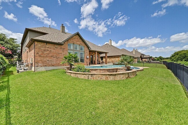 Building Photo - 4303 Woodledge Pl