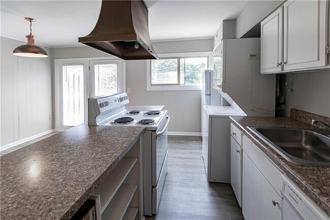 Building Photo - 3071 Colonial Way