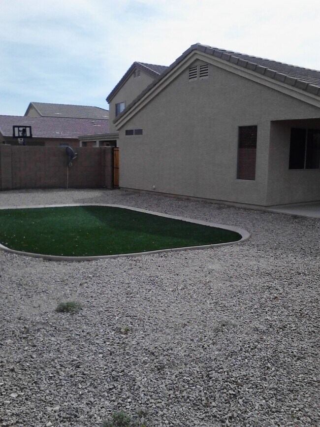 Building Photo - AVAILABLE NOW!!!