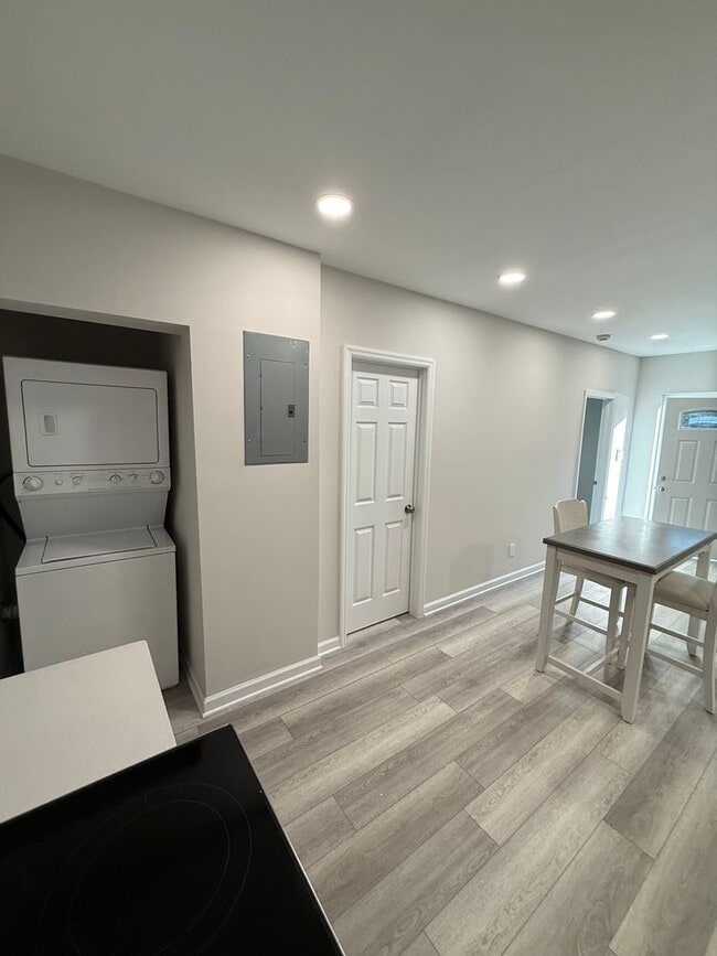 Building Photo - Ground floor aparment in Chapel Hill