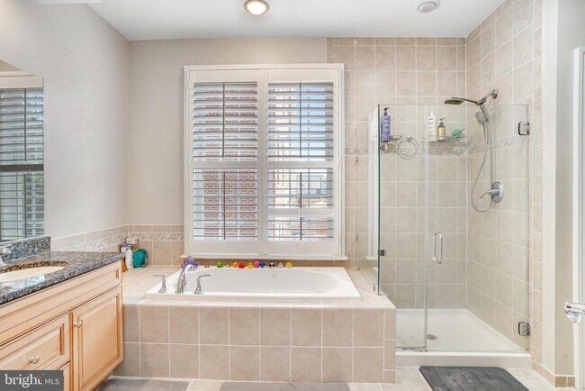 Building Photo - 906 Slaters Ln