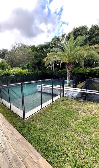 Building Photo - 14890 NE 10th Ave