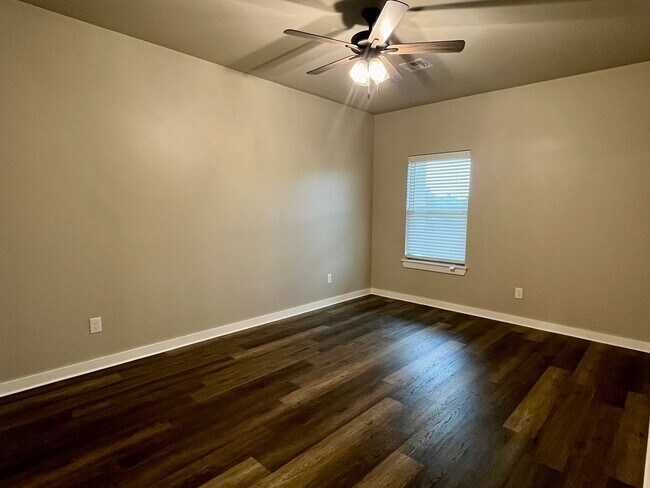 Building Photo - Beautiful 2 Bed 2 Bath!