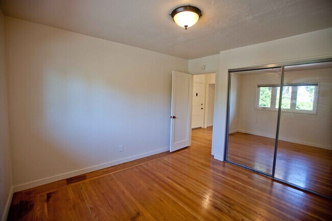 Building Photo - M2416