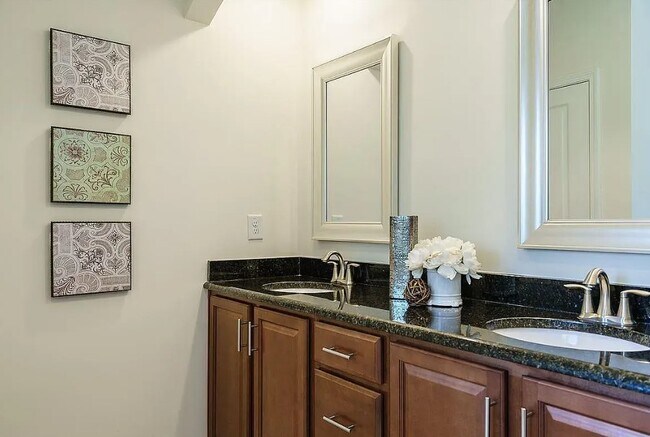 Building Photo - 5403 Cambridgeshire Loop