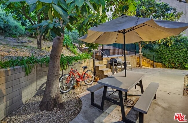 Building Photo - 1828 Silver Lake Blvd