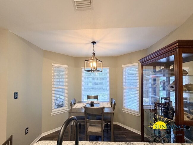 Building Photo - Great 3 Bedroom Home in Crestview!