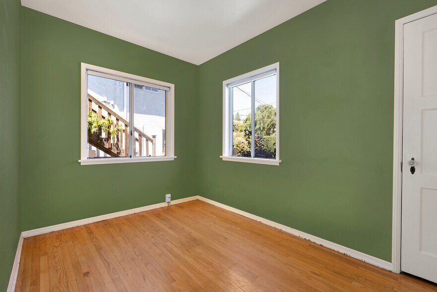 Building Photo - 4841 Avoca St