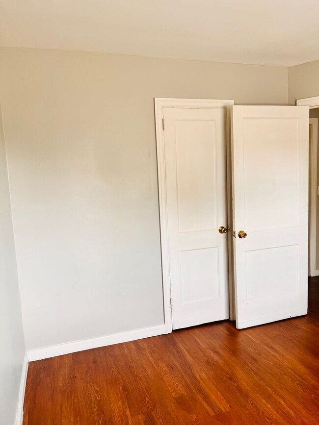 Building Photo - 2 Bedroom, 1 Bath in West Columbia
