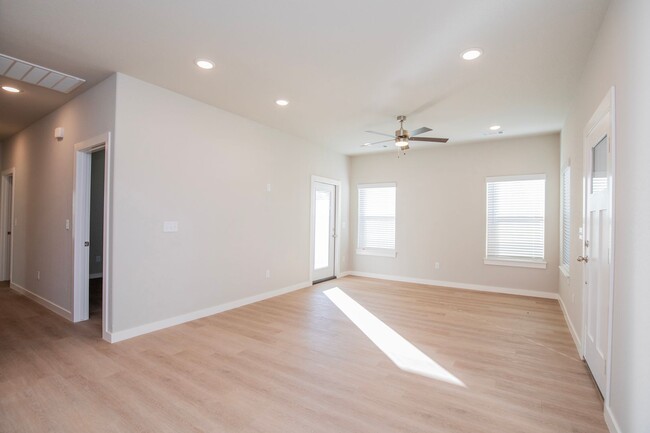 Building Photo - ***17 E. Bottlebrush Bend 2***