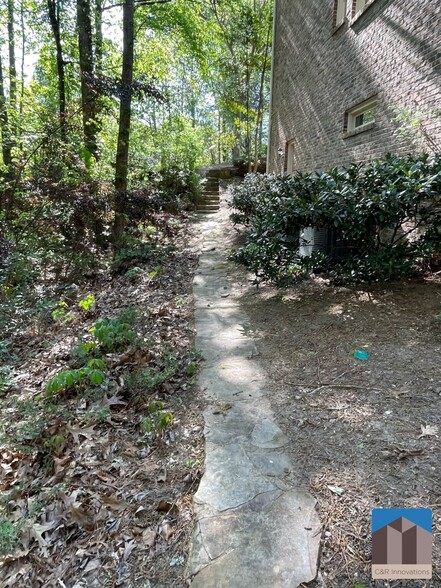 Building Photo - 1377 Greencrest Ct