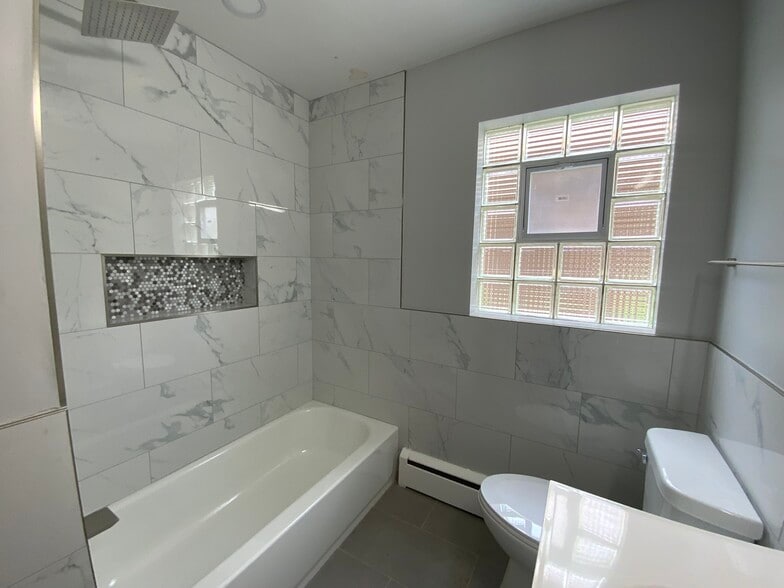 BATHROOM - 2228 W 71st St