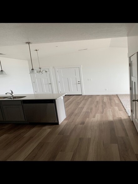 Building Photo - 505 N 360 W