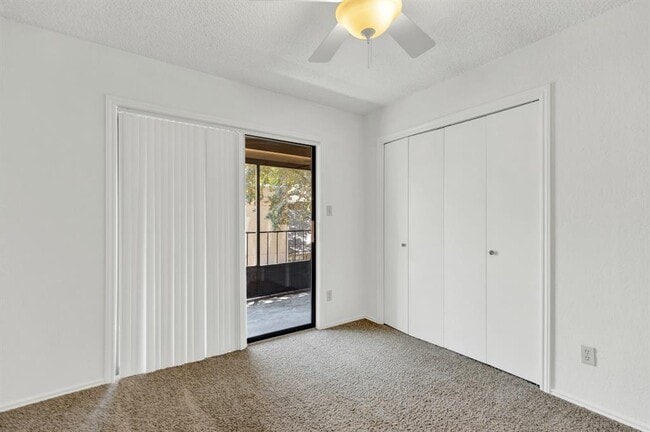 Building Photo - 1202 Thorpe Ln