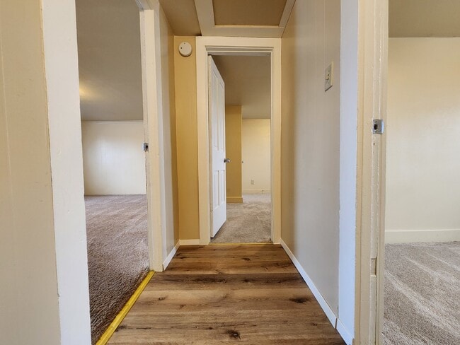 Building Photo - Large 4-Bedroom Home with a Spacious Layout.