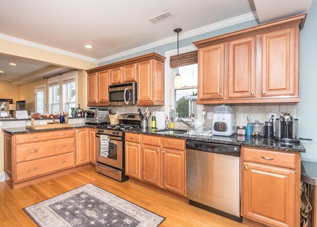 Building Photo - 39 Gardner St