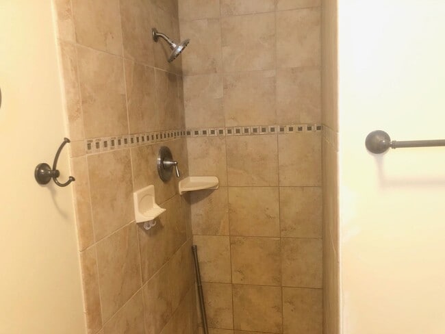 Building Photo - Beautiful 3BR home rural Bloomington with large lot. Recently refurbished and modernized