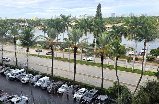 Building Photo - 5161 Collins Ave