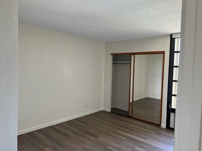 Building Photo - Pearl One - Fully Upgraded,Two Bedroom, On...