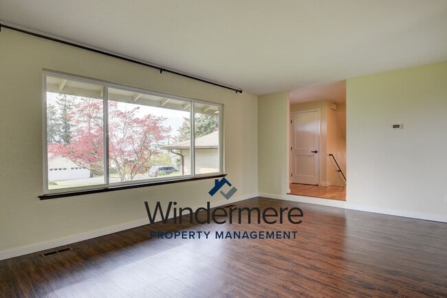 Building Photo - 3-bedroom, 2.5-bathroom With Private Beach Access