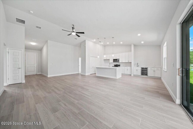 Building Photo - 407 Cellini Ave NE